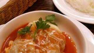 作家さんのサイン色紙を見ながら、ドイツ家庭料理のランチがいただけます