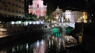 三本橋トロモストウイエ、竜の橋などが架かっているのがリュブリャニツァ川