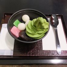 抹茶ソフトあんみつ。美味しいよ。