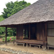 萱葺の民家です