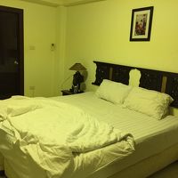 ベットサイドの電球は切れてました　笑