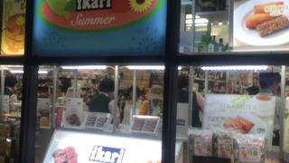 大阪駅構内のスーパーマーケット