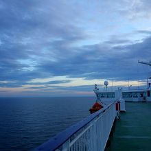 デッキから見える白夜はこんな感じ