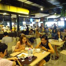 フードコート風景です。