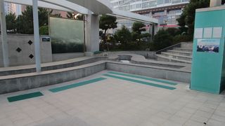 海雲台足湯 　なぜか閉鎖中