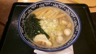 帆立塩ラーメン～帆立は小粒サイズのものが５粒程度、スープはあっさり～