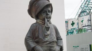 待ちあわせの目印に。