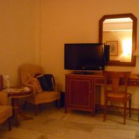 シンプルで落ち着いた雰囲気の部屋