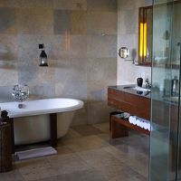 広いバスルーム