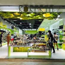 可愛い靴屋さんもあります