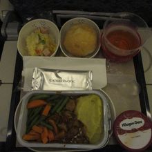 サンフランシスコ便機内食１。4種類から選べる。