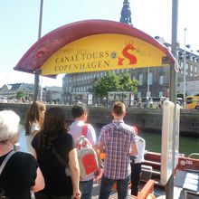 乗り場はクリスチャンボー城の向かいにある