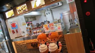 たこ焼きの他、大判焼き・ソフトクリーム・みたらし団子などなどあります