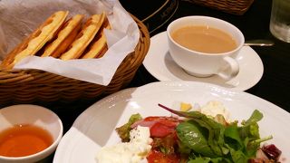 鴨肉のサラダとさくさくワッフルのディナー♪