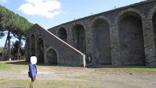 ドラマスパルタカスの世界です。近くには多数の石膏像がありました。