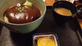 落ち着いた雰囲気のお店です