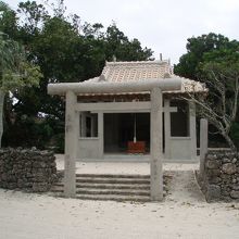 木々に囲まれて涼しそう！