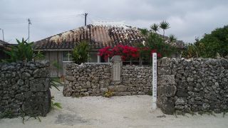 あーここがあの有名な歌の・・・でも閉まってる！