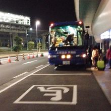 羽田空港でのシャトルバス乗り場