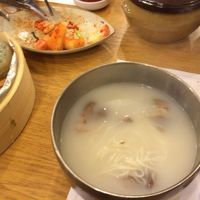 ホテルのすぐ向かえにある24時間の食堂