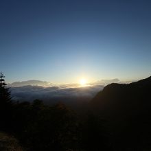 夏沢峠での日の出。