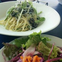 パスタセット（選べるパスタ・サラダ・ドリンク）…1300円