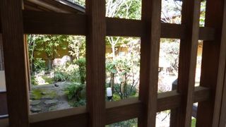 街中にある神社