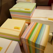 コチラは紙屋さんの商品、上質紙の端。スクラップブック用に購入
