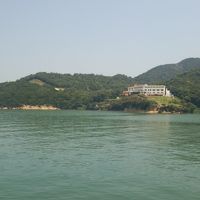 絶景の場所にあります。フェリーの上から撮影。