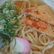 搭乗前に日本のうどんを