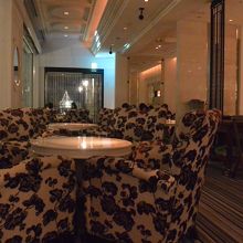 ソファ席とカウンターとあり