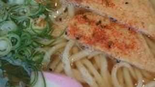 搭乗前に日本のうどんを