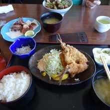 アジフライ定食とマグロのほほ肉のてんぷら