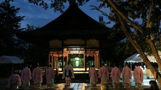 何とも幽玄なお祭り。