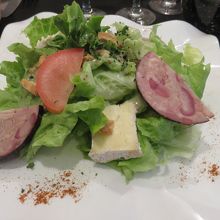 オンフルール（地場）のチーズとハムのサラダ・一人前・