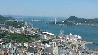 エメラルドブルー！