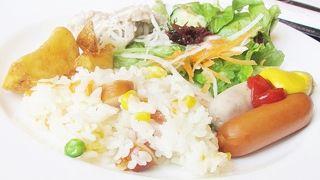 ロイヤルパークで朝食を。