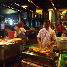 焼き鳥屋さんみたいなのもあります。