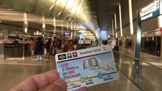 自動券売機が目立たない場所にあるので注意です。