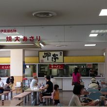 自分の番号が呼ばれたら取りに行きます