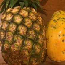 ホワイトパイナップルとパパイヤ