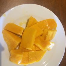 一つ5ドルのマンゴー