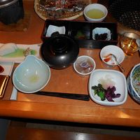 夕食でなく、朝食（それも一部）です