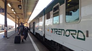 普通列車なのにめちゃ綺麗で快適にミラノ-スイス間を移動。トレノルド