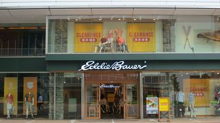 老舗カジュアルファッションブランドショップの大型店