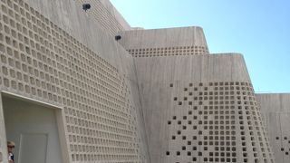 沖縄の自然と歴史がわかる！建物も美しい