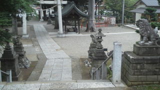 湧水の池の色がとても幻想的