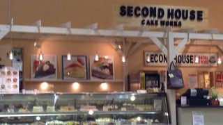 カフェコーナーでケーキとコーヒーでひと休み☆