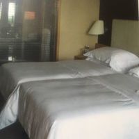 奥のガラス部分がバスルームになります