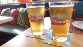 アットホームなカジュアルレストラン。ハッピアワー時間帯は、ビールが３．５?。